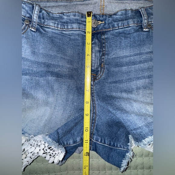 Torrid plus size distressed Jean Shorts with White Lace Trim. Size 22. GUC - Picture 5 of 11